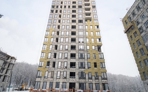 В Уфе «Садовое кольцо» завершило установку окон в первой очереди ЖК Urman City